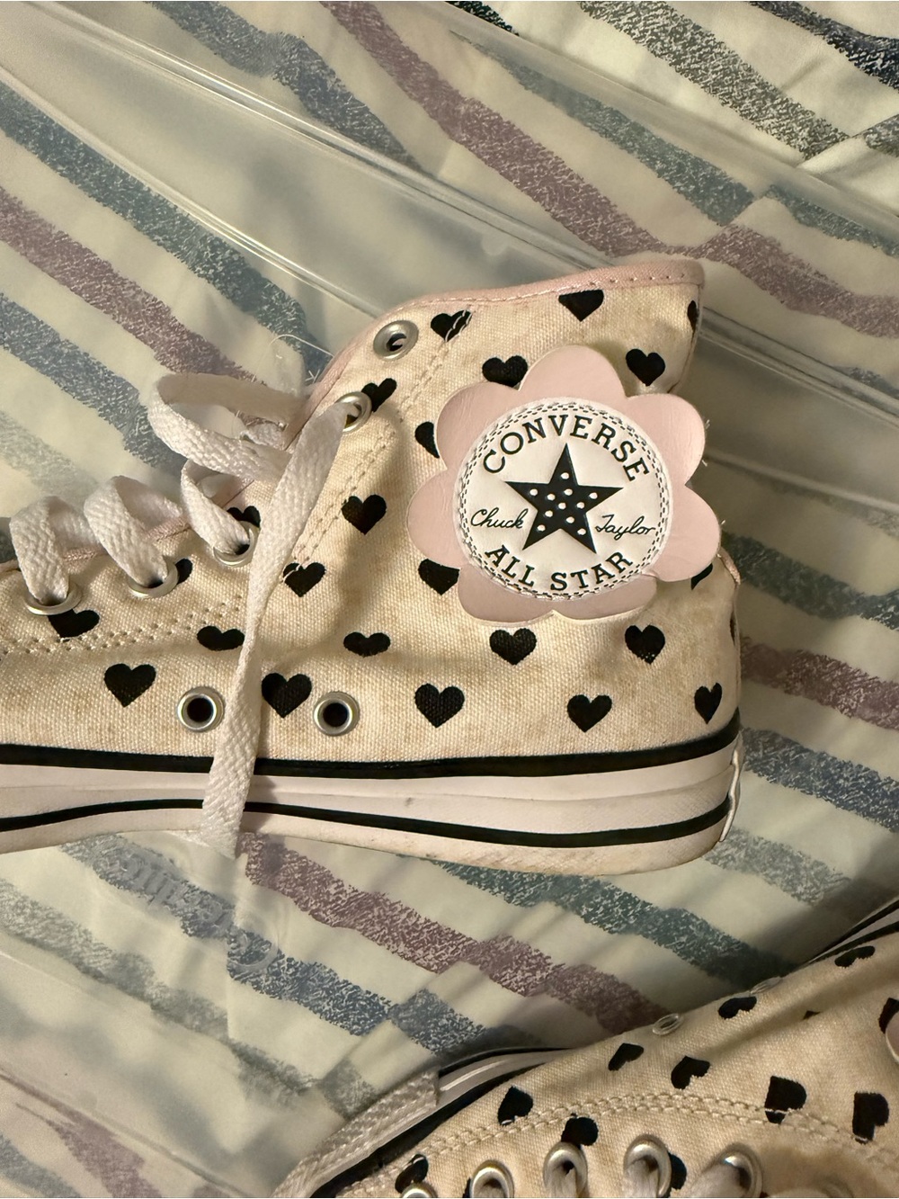 Pink & black heart converse - Picture 2 of 4